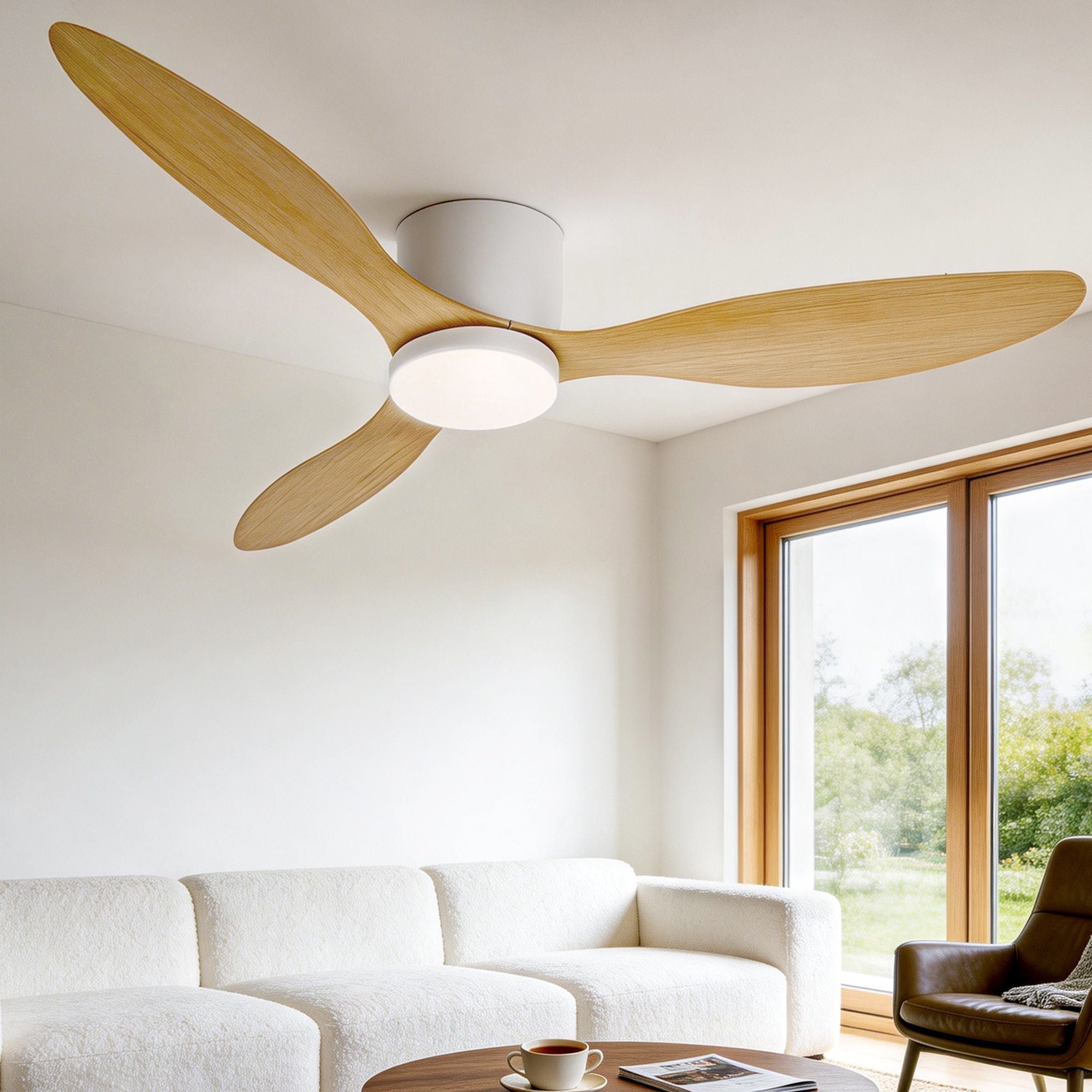 Ventilador de techo Devanti de 52'' con motor de CC, luz y control remoto, madera clara
