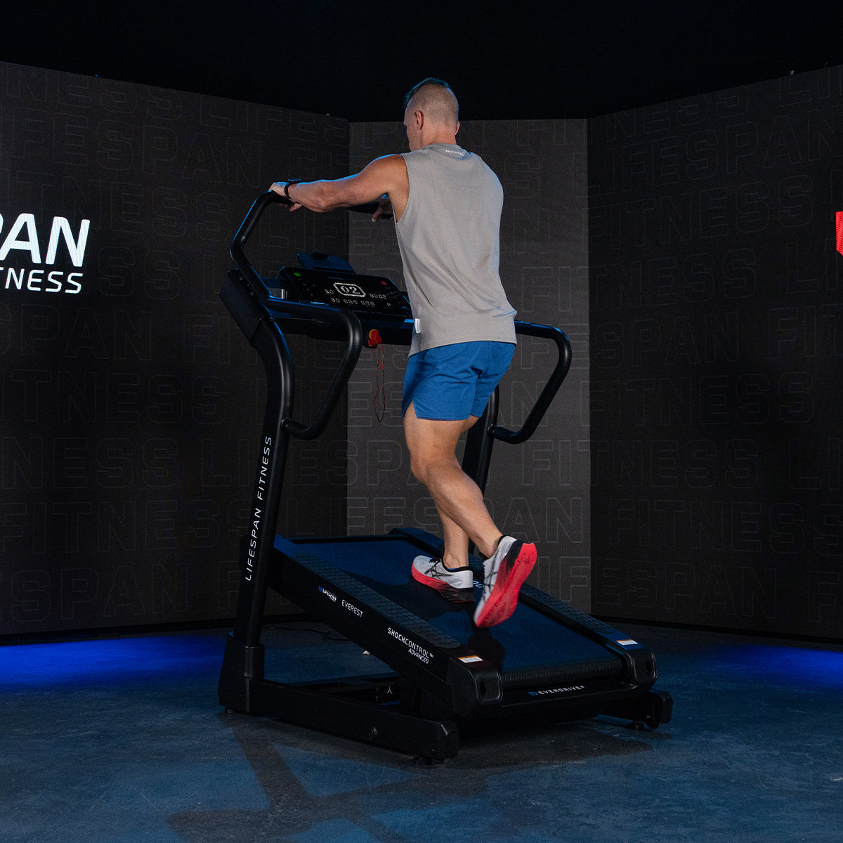 Cinta de correr con inclinación ultraalta Everest 2 de Lifespan Fitness